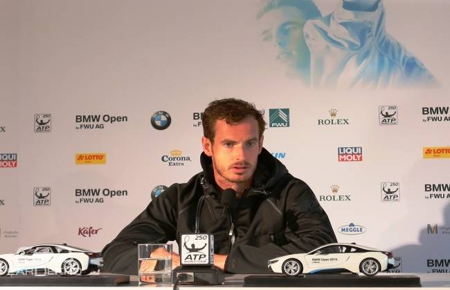 Andy Murray wins a BMW i8