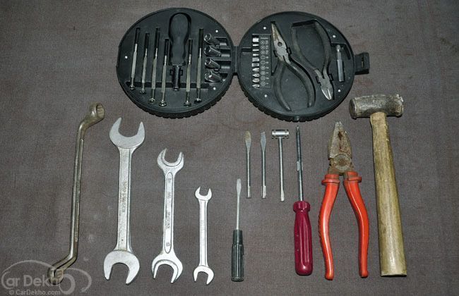 Ten Must-Have Items to Keep in Your Car