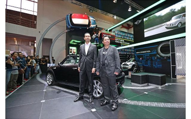 Mini Showcases its Four Models at IIMS 2012