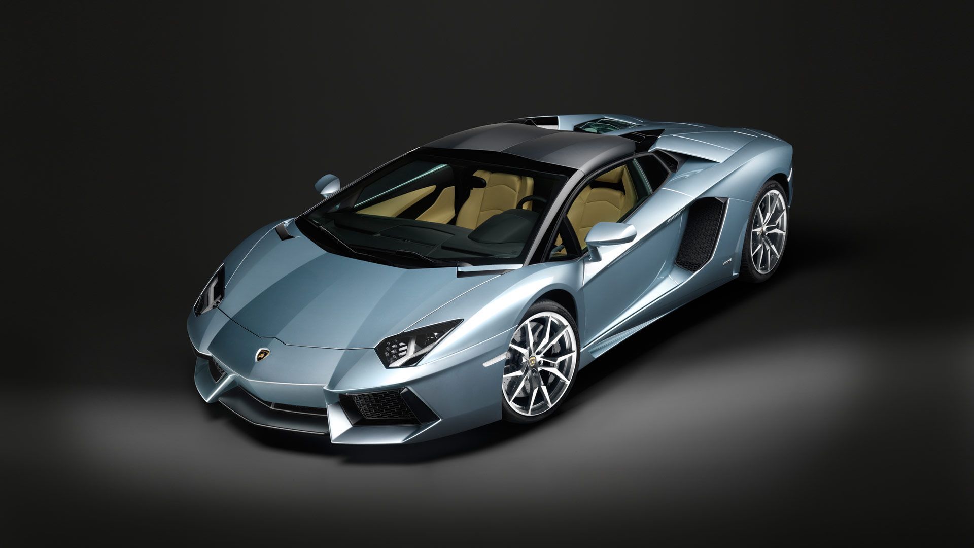 New Lamborghini Aventador LP 700-4 Roadster Revealed