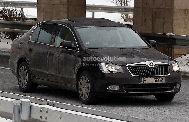 Skoda Superb facelift spotted